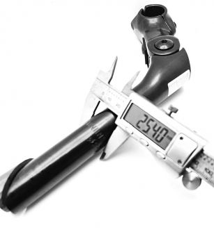 WSPORNIK KIEROWNICY REGULOWANY ALUMINIOWY CZARNY POŁYSK ø25,4mm