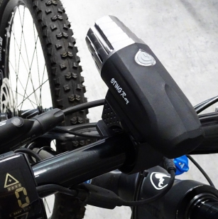 JET PU33 LAMPKA PRZÓD LAMPA 300Lm CREE USB 1200mAh