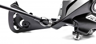 ŚRUBA M5 ALU.ZE SPRĘŹYNKĄ DO REGULACJI PRZERZUTKI TYŁ