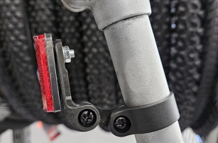 UCHWYT NA ODBLASK TYŁ DO SZTYCY 27,2-30,0mm