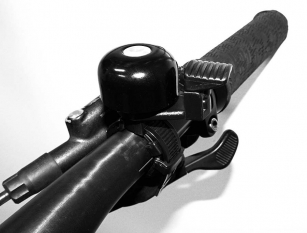 MINI DZWONEK NA OPASCE ZACISKOWEJ CZARNY 22,2 - 31,8mm