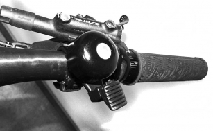 MINI DZWONEK NA OPASCE ZACISKOWEJ CZARNY 22,2 - 31,8mm