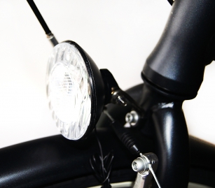 2K LAMPKA PRZÓD TRADYCYJNA NA PRĄDNICĘ DYNAMO CZARNA 6V