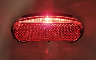 2K HW420 LAMPKA TYŁ NA BAGAŻNIK LED BATERIE