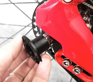 RCBIKE PA-110 OSŁONA NAKRĘTKI KOŁA PRZÓD TYŁ 15mm CZARNA