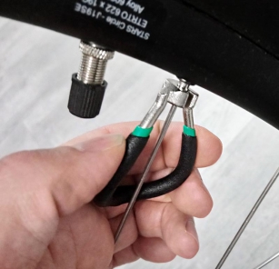 BIKE-HAND YC-1AB-2 KLUCZ DO CENTROWANIA KÓŁ NACIĄGANIA SZPRYCH 3,3mm