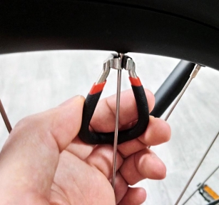 BIKE-HAND YC-1AB-3 KLUCZ DO CENTROWANIA KÓŁ NACIĄGANIA SZPRYCH 3,5mm