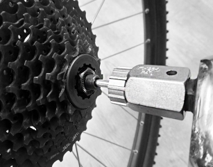 BIKE-HAND YC-126-1A KLUCZ ŚCIĄGACZ DO KASET Z PINEM