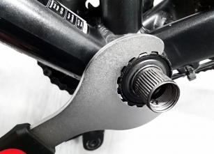 BIKE-HAND YC-27BB KLUCZ DO MISEK SUPORTU HOLLOWTECH II