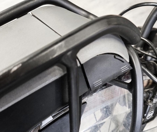 POKRYWA AKUMULATORA W BAGAŹNIKU POWERPACK, PLATYNA