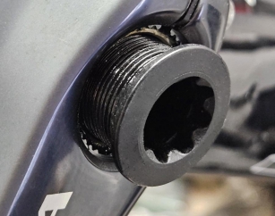 SHIMANO ŚRUBA TRZYMAJĄCA LEWĄ KORBĘ HOLLOWTECH II SZOSA